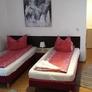 Apartmenthaus Beim Lkh Penzion Štýrský Hradec